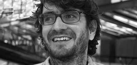 RETRATOS DE FAMÍLIA Conversa com Bruno Risas de São Paulo (SP), trabalha como realizador, diretor de fotografia, produtor e educador. Seu primeiro longa-metragem como realizador é Ontem havia coisas estranhas no céu (2018), recentemente exibido no 37º Torino Film Festival, em Turim, Itália; e na Mostra Aurora da 23ª Mostra de Cinema de Tiradentes.